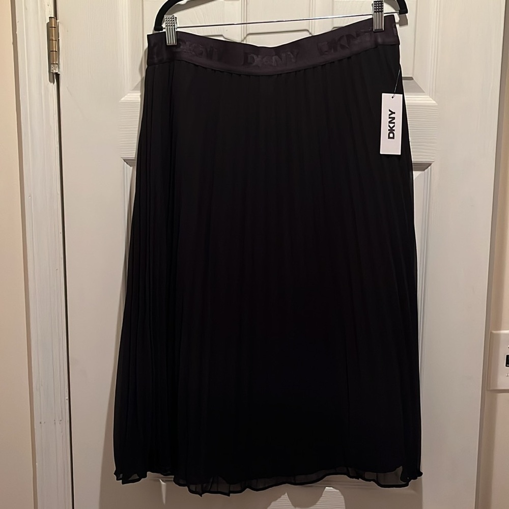 Elegant Black Pleated Pull On Accordion Skirt By DKNY Logo Waistband XL - Picture 2 of 16